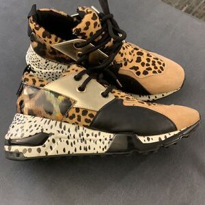 STEVE MADDEN, size 8.5, new condition,